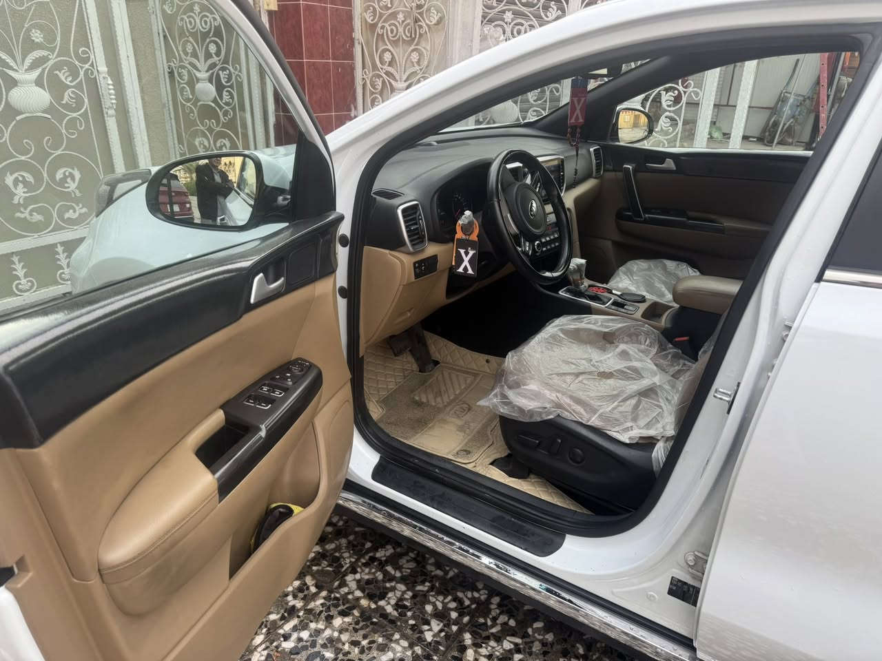 سلام عليكم
سبورتج 2019 فول مواصفات ماشيه 94 ألف خليجي مكفوله كفاله عامه لا بارد ولا تكحيل باسمي السياره صارلهه 5 سنوات جانيهه ما بيهه نقص السعر 215 ورقه هـ***********
