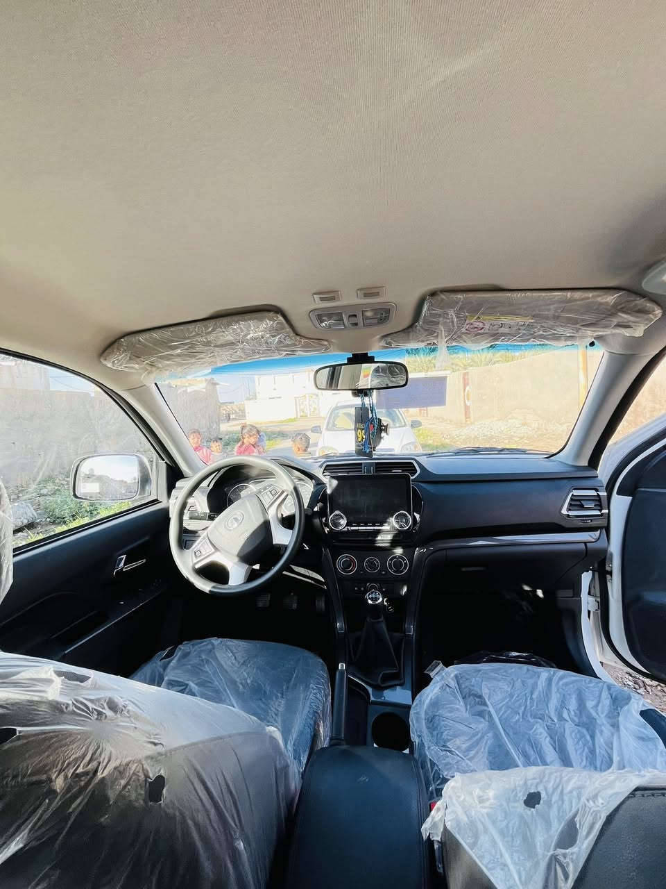 سلام عليكم ورحمة الله وبركاته 
للبيع كريت ولل 2025 مكفوله كفاله عامه من كلشي بأسمي مداور مباشر ماشيه 14 آلاف سياره جديده 
رقم مثنى الجديد السعر 153 وبيها مجال بسيط 
للتواصل ***********/***********
