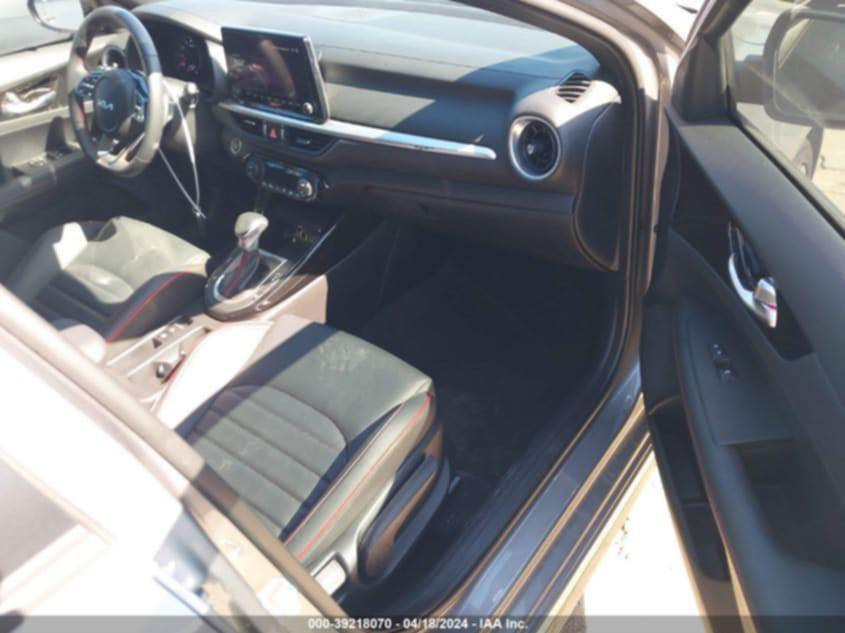 فورتي جي تي لون رصاصي 2024 ماشية ٢٧ الف كيلو ، ضررها باب خلف السايق تبديل نفس اللون وجاملغ خلفي بيه صبغ واكو كلير فقط يم الرقم. باقي السيارة شرط السونار على حالة الشركة بدون اي ضرر   ماشية داخل العراق فقط ١٢ الف مواصفاتها :

١- محرك ١.٦ تيربو
٢- تبريد قطعتين تحكم منفصل
٣- تدفئة تبريد كشنات
٤- كرسي سايق كهرباء مع كشنات جلد وختم ال جي تي عليها
٥- رادار امامي جانبي خلفي
٦- تحديد مسار + كروس سرعه + شفتات بالستيرن
٧- شاشه كبيره ابل كار بلي  واندرويد اوتو
٨- ويل كب ١٩ حتى السبير
٩- سستم سماعات هارمن كاردن
١٠- اوتو ستوب للحالات المفاجأة
١١-سايد بريك بصمة +  اتو هَولد
١٢- كاميرا بلادية ورادار نقاط عمية
١٣- دبل كزوز مع صوت عند الكبس  بلادي 
١٤- تطعيمات بالبدي اسود مع احمر 
١٥- سلايد روف
١٦- اناره ليد داخلية بلادية متغيرة الألوان على الابواب 
١٧- ٣ مودات قيادة عادي + تيربو + ذكي 
١٨-حساسات اطارات 
١٩- دوسات بلادية
٢٠- ستيرن متحرك اتجاهين
٢١ - تشغيل عن بعد 

# السعر المطلوب (17500$) الف دولار وبيها مجال بسيط @وصور الحادث مرفقة 
# رقمها بغداد شبه مميز متسلسل  
# اتصال  :   ***********  سيف
