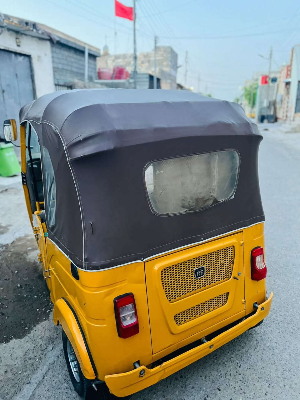 السلام وعليكم تكتك للبيع رقم وسنويه مديل 21 بيه بارد بلغد ومكينه مفتوحه التكتك جاهزه للشغل السعر 6 وربع وبيها مجال مكاني بصرة القديمة واتساب ***********
