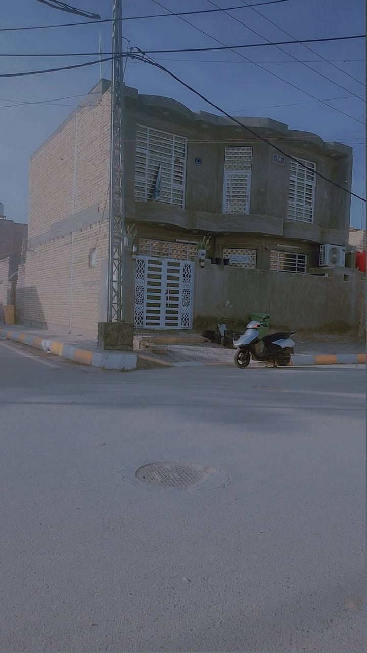 مشتمل 100متر ركن على شارعين للبيع طابقين يتكون من ستقبال وصاله وغرفه وصحيات داخليه وخارجيه وطابق ثاني غرفه وصاله الاستفسار الاتصال ***********
