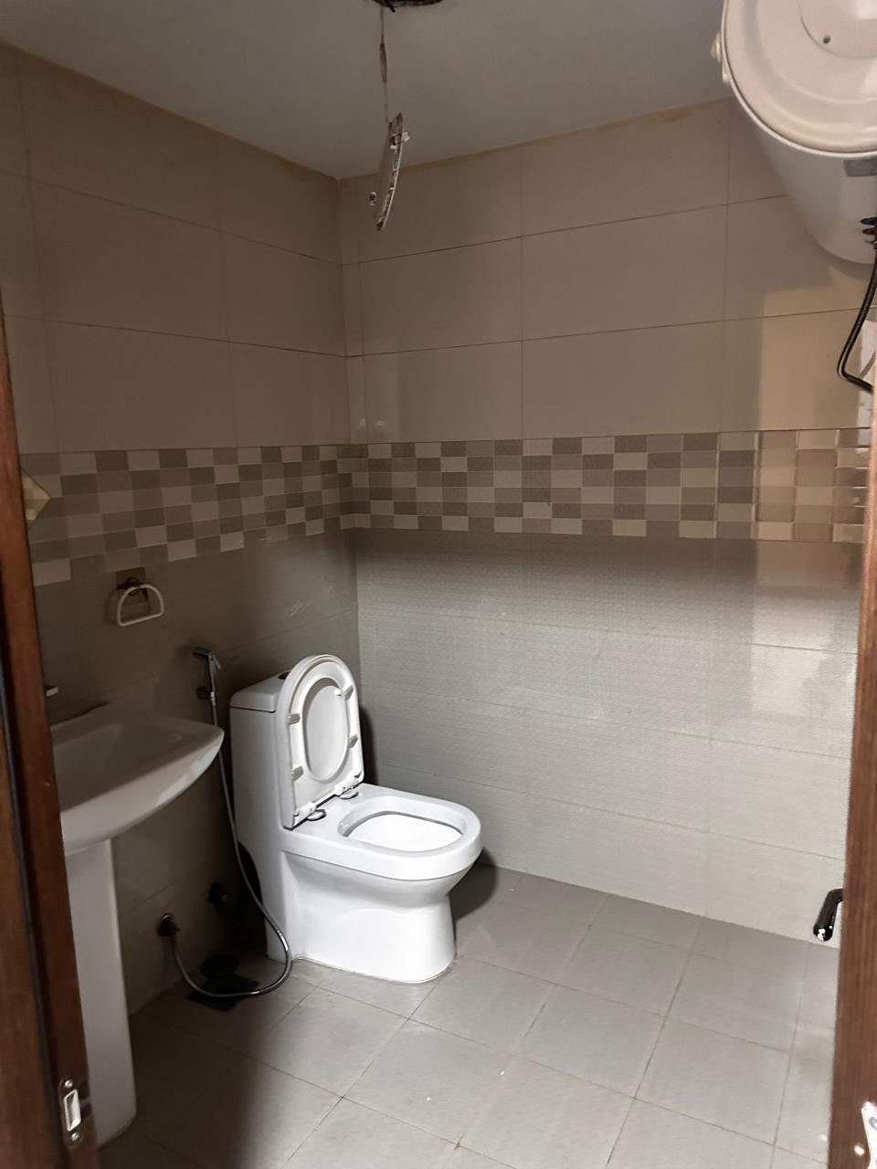 🪩 شقة للبيع – بوابة العراق
📐 198م | 🏢 بناية 2
🛏 3 غرف نوم
🌆 إطلالة الزوراء
🛋 مؤثثة (مؤجرة حاليًا)
💰 الإيجار: 1,500,000 شهريًا
💵 السعر: 330,000$

📞 0770 666 3931
