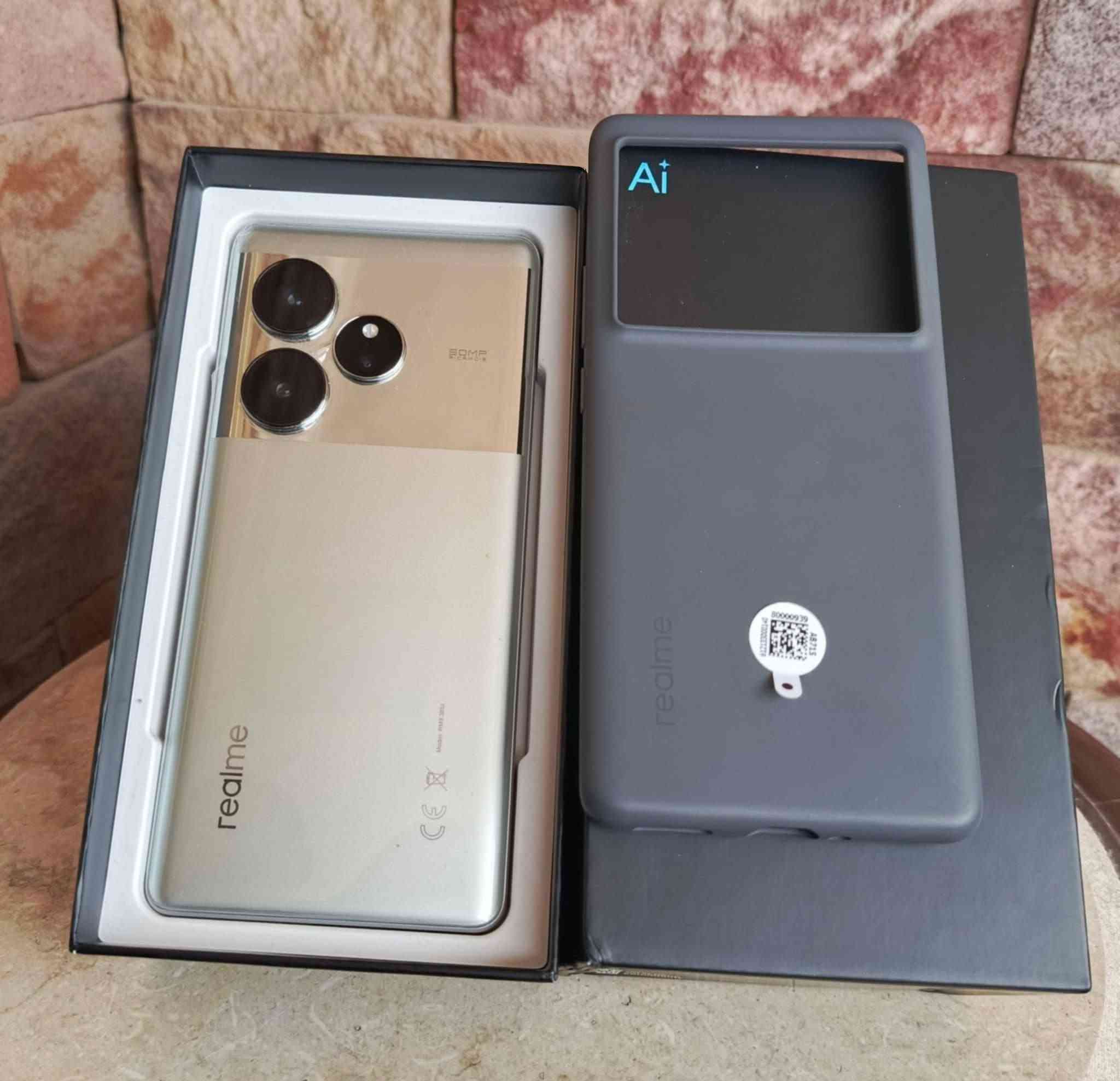 ريلمي Realme GT6 5G فلاكشب كيلر 
مستخدم نظافه فوول كامل الملحقات 
بوبجي 120 فريم وجميع الالعاب بااعلى دقة
الذاكرة الداخلية : 256 الــرام : 12+12
المعالج : Snapdragon 8s Gen 3
البطارية 5500 ملي أمبير الشحن السريع 120 واط
السعر وباقي التفاصيل خاص متوفر توصيل بااعتماد


**إذا كنت صاحب هذا الإعلان وتريد حذفه لأي سبب، رجاءا أرسل رسالة إلى الدعم الفني**
