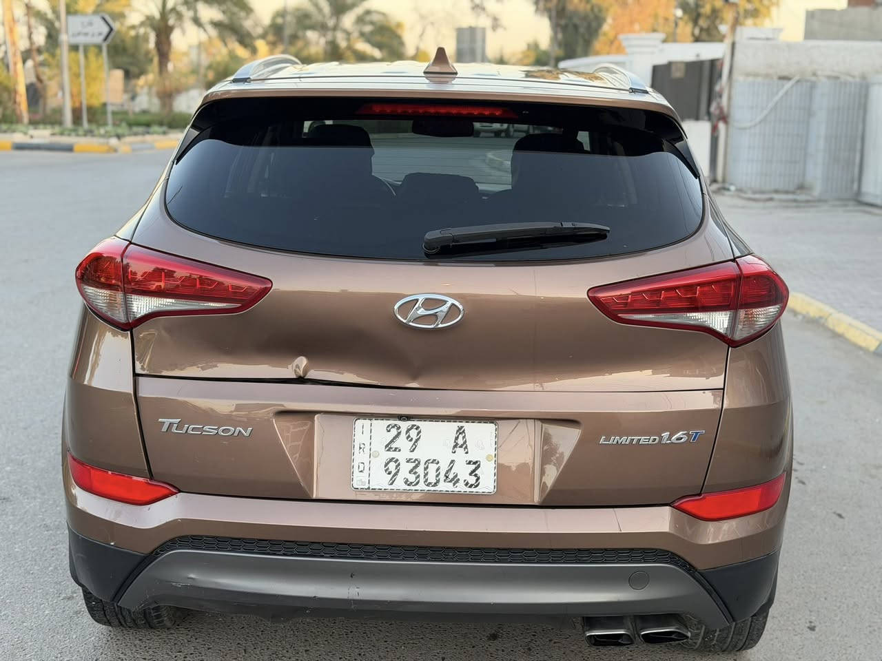 السلام عليكم
هونداي توسان 2016 وارد امريكي لمتد 
فول بدون بانوراما 
محرك 1.6 تيربو
كراسي جلد و كهرباء
كراسي تدفئة
رادارات جانبية
صندوق كهرباء
ويل كب جبير 19
لايتات عدسة
( صور الحادث و رقم الشاصي مرفق بالصور
صبغ بابتين ايمن و بنيد بيها طخة بالصندوق مبينه بالصوره ) 
ماشية 127 الف
رقم الشاصي KM8J33A27GU034030

السعر 12,200 $
رقم واسط  ( 29 )
مكانها بغداد / الاعظمية
***********
