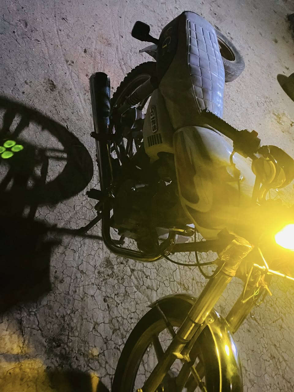 سلام عليكم شباب دراجه للبيع 5كير عايزلها شويه ترتيب سيبايه +قبق زنجيل
السعر ٣٢٥وبي مجال قليل حك الجيه الاستفسار اتصال 📞 ***********مكلف بنشر
