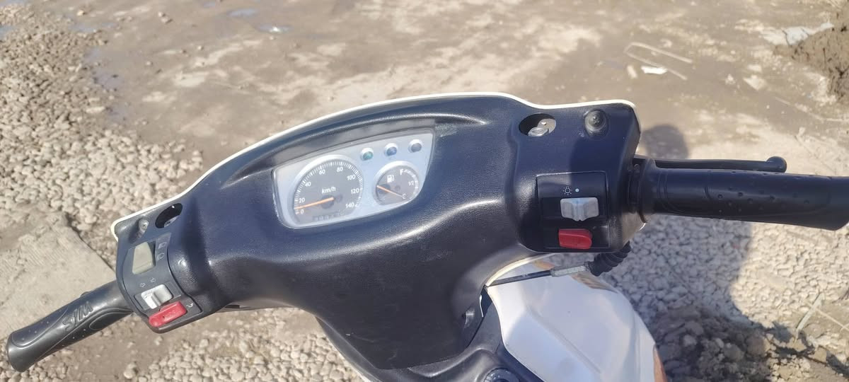 فراشه للبيع
محرك ما مفتوح سلف هندر كهربائيّ شغال لايت عالي وناصي 

دراجة جديده بالخير عل ياخذها 

350$

بابل الحمزه الغربي ع
***********
