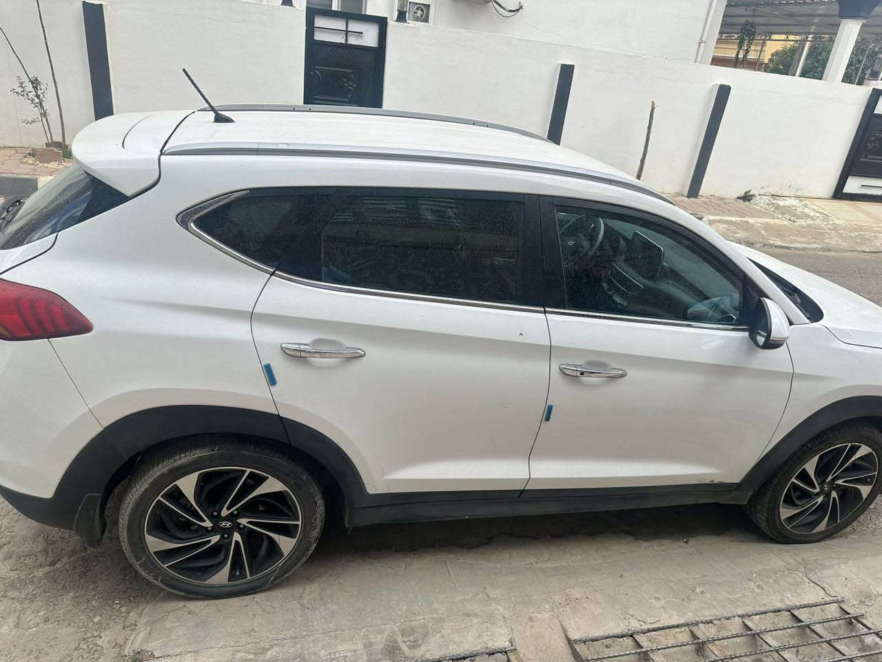 توكسان ٢٠٢٠ جيكي للبيع
سعرها ١٤٠ ورقة بيها مجال بسيط للطيبين
صبغ عام بس سياره كلش حلوه ونضيفه
محرك وكير شرط 
مكان السيارة كركوك مع بطاقة بنزين شرط التحويل
للاستفسار اكثر خابر على صاحب السيارة رقمه *********** أربيل, العراق
