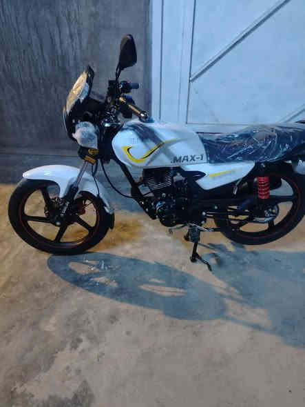مكلف بالنشر 
سلام عليكم اخوان دراجه ماكس سولنك موديل 2025 زيرو  محرك 200 بدون اوراق شاشه الكترونيه.  
سعر دراجه مليون و 300 الف وبيهه مجال بسيط لاستفسار لصاحب دراجه رقمه. 
*********** ابو رسل
