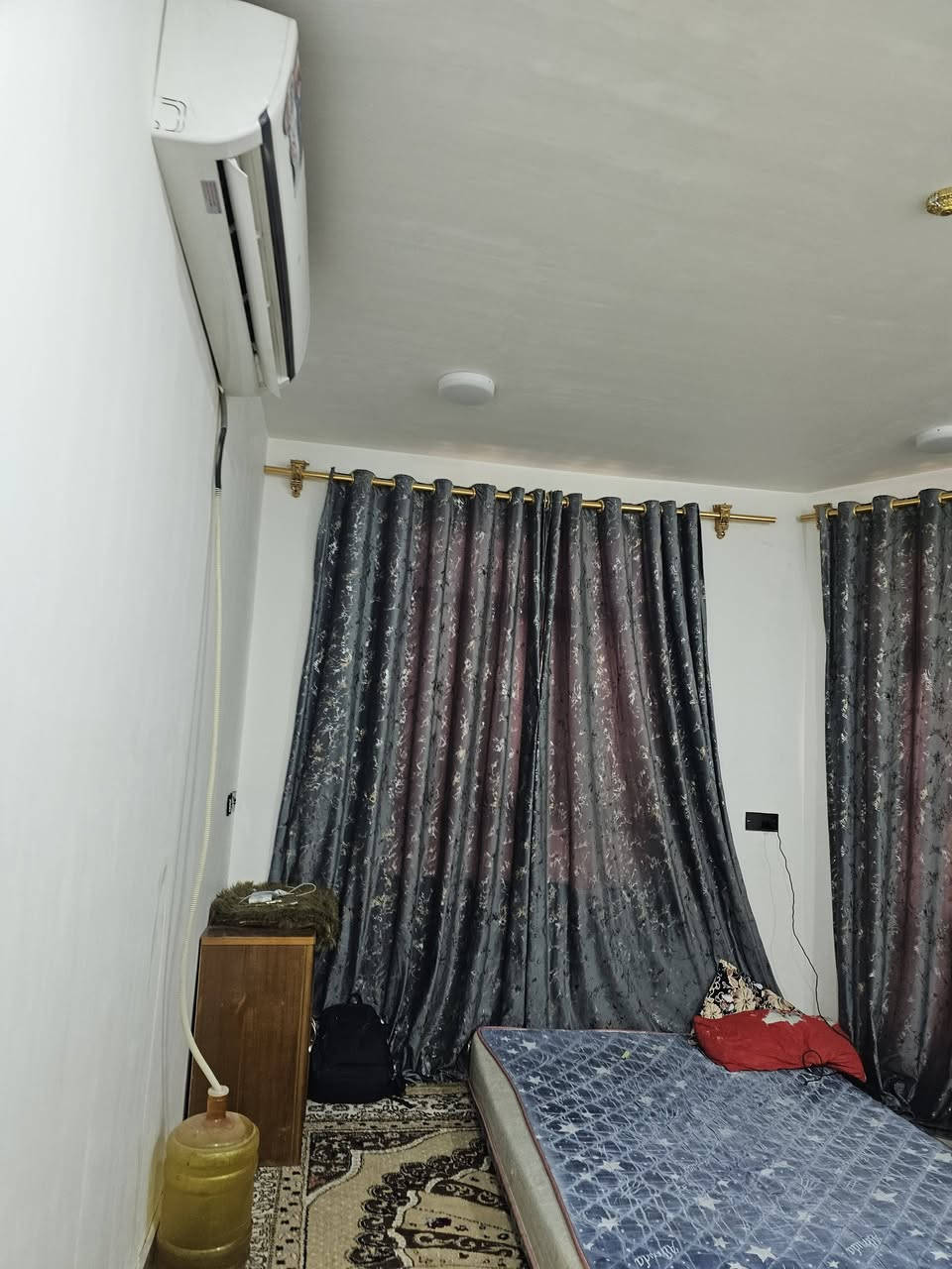 دار للبيع
المساحة ١٢٥م طابو صرف 
الطابق الارضي/يحتوي على غرفة،صالة،كليدور،مطبخ،مناور عدد٢،كراج،صحيات خارجية وداخلين

الطابق الثاني/غرفتين وصحيات وكليدور البيت جاهز من كلشي
السعر:١٦٠ 
الموقع//شارع ٨٠ قرب مستشفى المستقبل 
للاستفسار:***********
***********
او مراسلة الصفحة 

مكتب الزركاني للعقار 
شارع ٨٠ قرب القبة الذهبية
بيع_شراء_تعقيب
