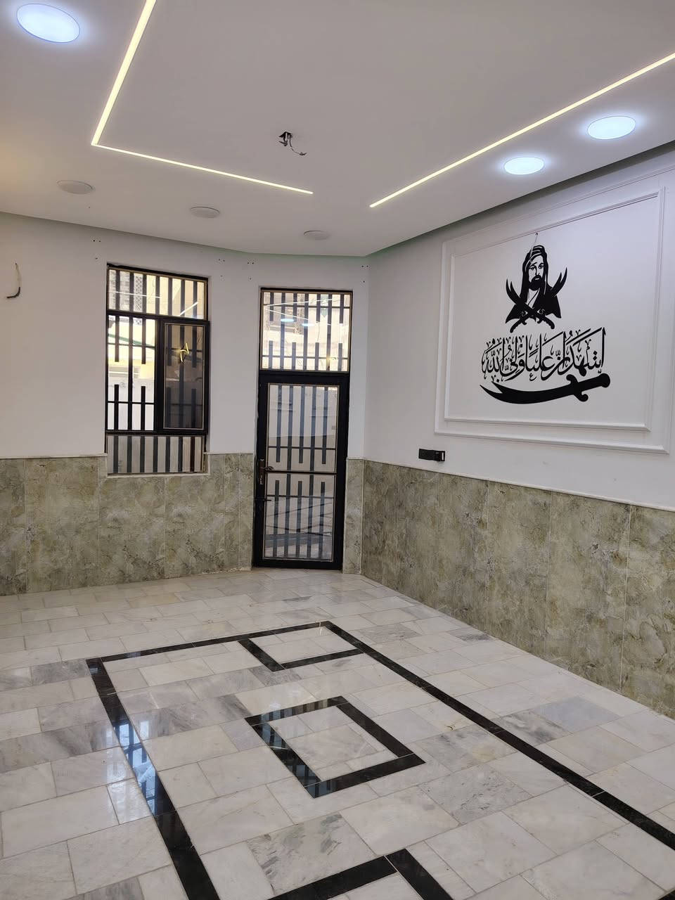 بيت في كربلاء قريب على الامام الحسين عليه السلام وقريب على شارع الزوار من اجمل المناطق في كربلاء حي الزيتون قرب الحوالي ابومهدي المهندس ١٥ دقيقة الامام
المساحه ١٠٠ متر عرض الشارع ١٠ متر
البيت طبقين ٤ غرف نوم
كامل الخدمات ماء مجاري كهرباء تبليط يم الباب طابو سند ٢٥ مباشر تحويل من صاحب الارض الاستفسار أكثر اتصل على الارقام الموجودة
***********) (***********)

