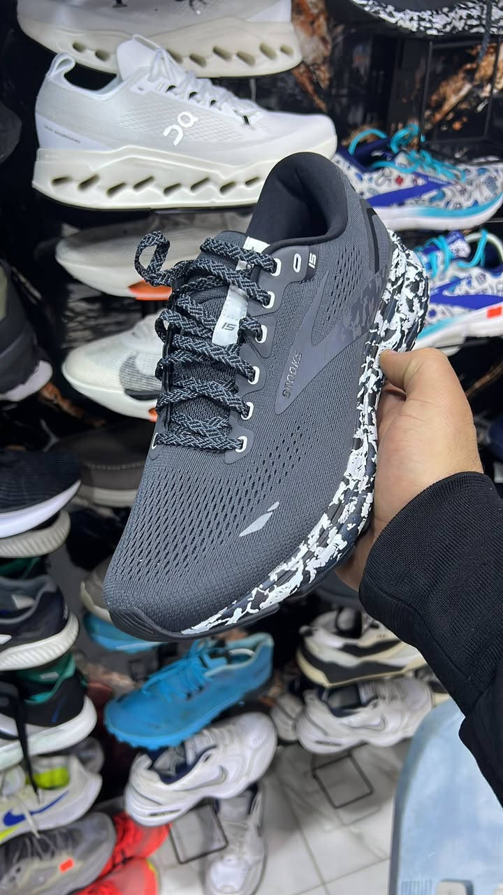 بروكس اورجنال غير مستخدم قياس 42 طول القدم 27 سم للاستفسار واتساب وبعد اكو موديلات من قياس 37 لحد قياس49 
 ***********
