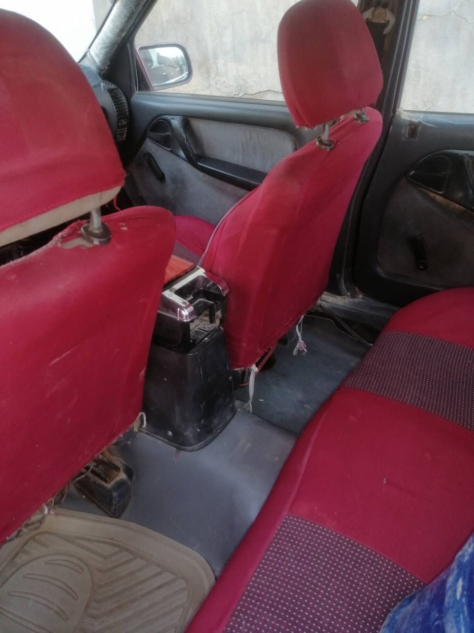 اوبل اوميغا موديل ١٩٩٠ للبيع محرك و كير تمام ب ٢٠ وبيها مجال بسيط للتواصل ***********
