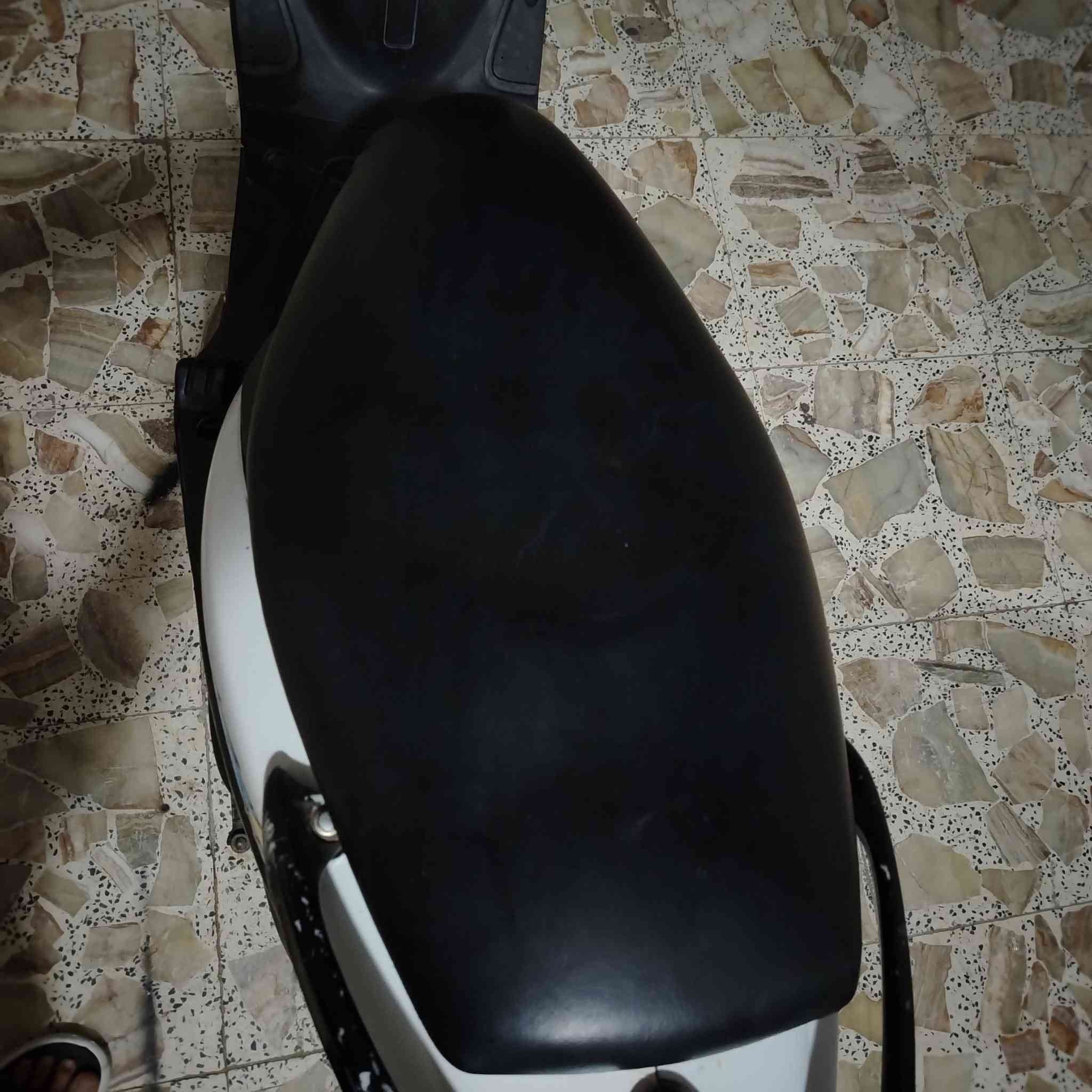 السلام عليكم. للبيع ماكس عدله دراجه حاويه مامفتوحه شلعه ومعدل كهربائيات سلف وهندر كله شغالا السعر 850 وبيهه مجال مكان گرمة علي ***********
