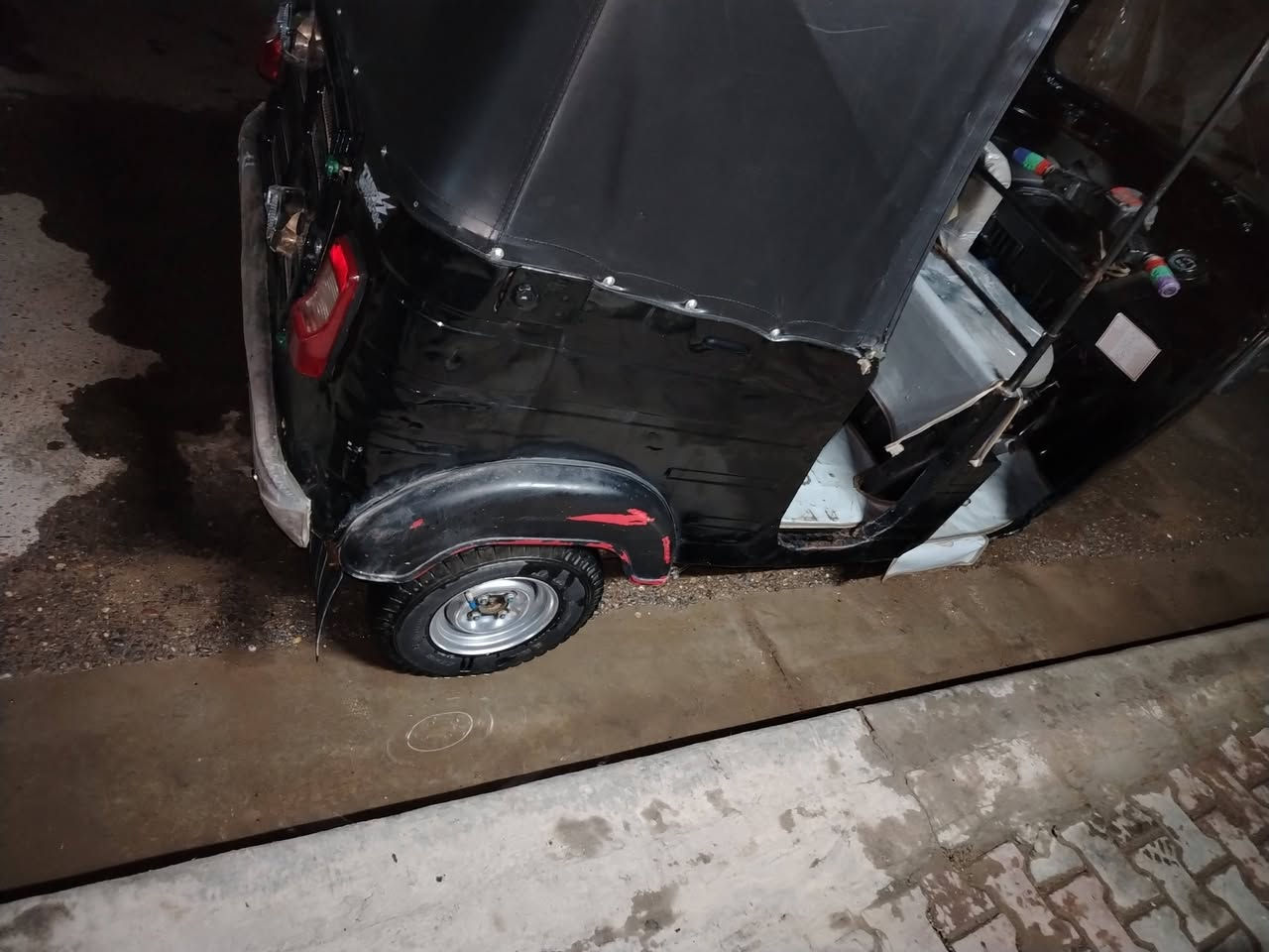 سلا عليكم تكتك البيع موديل ١٦ اورق كامله بيهة نواقص بسيطه سعر 2.800 بيهة مجال ***********
