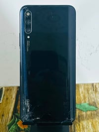 هواوي Y9s • ١٢٨ • فطر بالظهر
