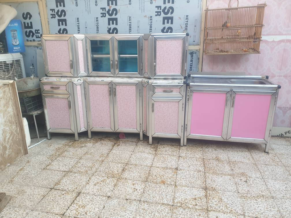 كاونتر مترين وسنك متر نضيف كلش بيع ومراوس بلقديم سعره ٢٠٠ وبي مجال استفسار اكثر خاص او *********** عمارة, ميسان
