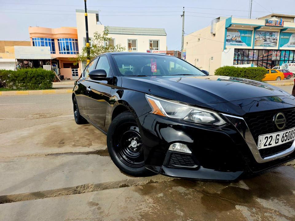 🚗 للبيع نيسان ألتيما 2020 🚗
وارد أمريكي / رقم اربيل  بأسمي شرط التحويل  رقم الدولي الجديد هزه وفحص  كله جديد
محرك مكفول 🔧 / كير مكفول
تخم تايرات جديد مبدل قبل أسبوعين
باتري جديد
صدر ع الوكاله كامل 
ضربتها جاملغ وحافت الباب بدون ارباك   واكو سونار   (باقي السيارة وكالة)
مواصفات السيارة:
محرك 2.5 لتر / 4 سلندر اقتصادي وقوي
شاشة لمس وسطية 8 إنج مع بلوتوث و USB وكار بلي 
كاميرا رجوع خلفية 
كشن جلد + كهرباء 
بصمه تشغل وبصمه ابواب
مثبت سرعه 
نظام أمان حديث (ABS / Airbags)
تصميم أنيق ورياضي بلون اسود شذري 
سيارة كاملة مكملة تجي تفحص وتشوف بعينك كعدتها حلوه وسيارة ما تصرف عليها كلشي 
مكان السياره خانقين  
 ***********.
