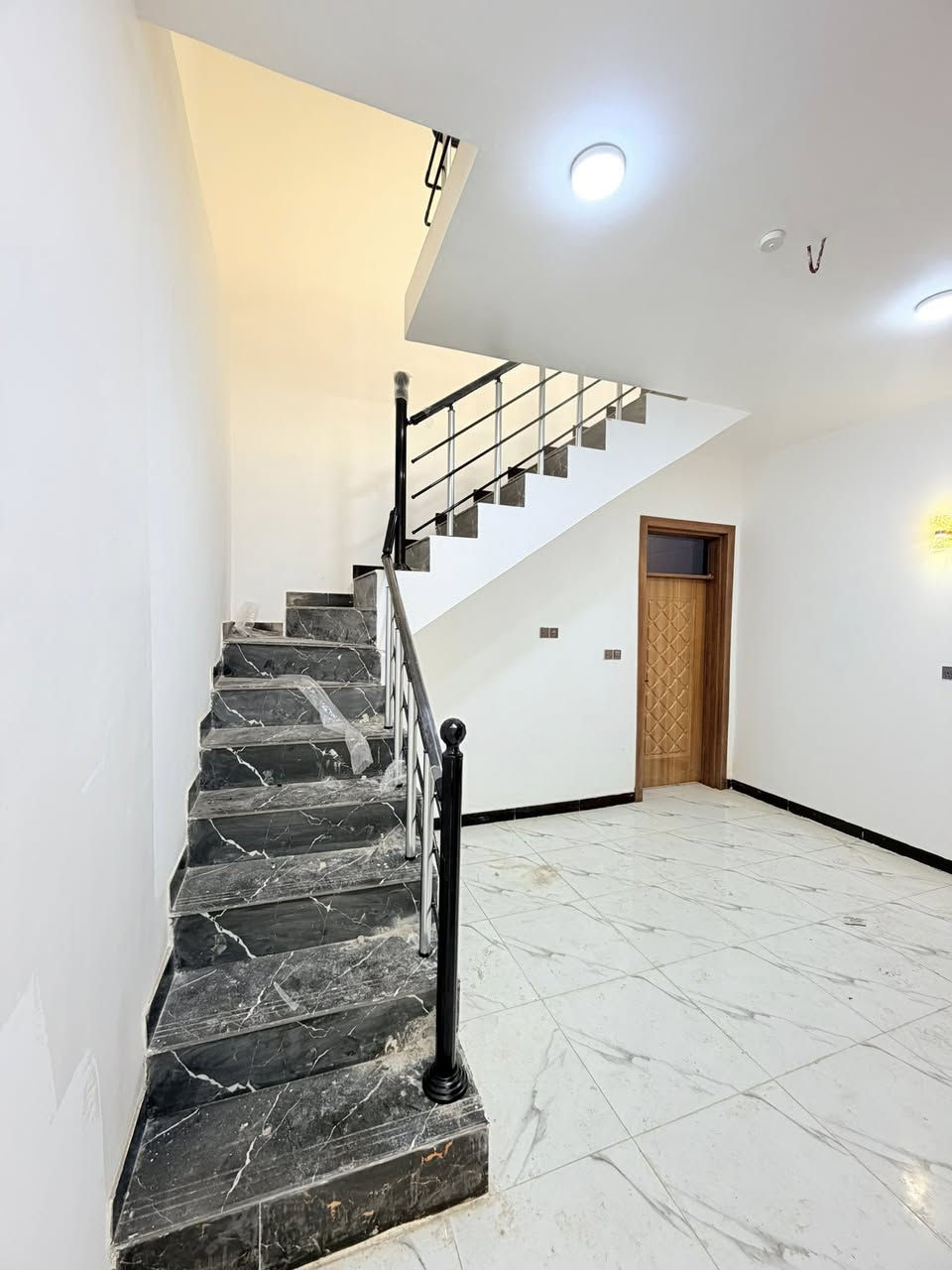 السعر مناسب جداً جداً المساحه  ١٠٠ م طابو زراعي
#هـ***********

النجف 
ملحق ميسان // قريب سكلة الكرعاوي // شارع الزوار 

خدمات// تبليط // شارع ١٢ متر // بناء طابوق 🧱// صب 

سطح شتايكر // 
السعر ٤١ 
يوجد فيديو للبيت
