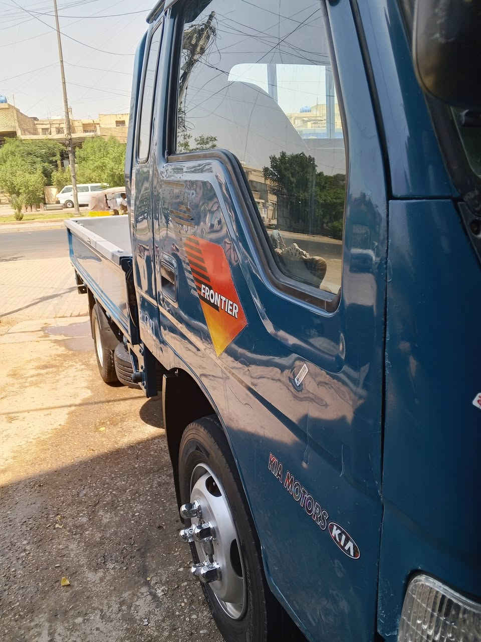 السلام عليكم فنتيره فحل للبيع موديل 2000 رقم بغداد انكليزي سنويه 31 مشروع وطني مكفوله من الضربه والكص والتبديل مكينه وكير واكسل مكفول شاصي مكفول تاير خلفي محور 14 تخم تاير صدر جديد سياره جاهزه السعر 80 وبيه مجال مكاني بغداد مدينة الصدر الشراي يخابر ***********
