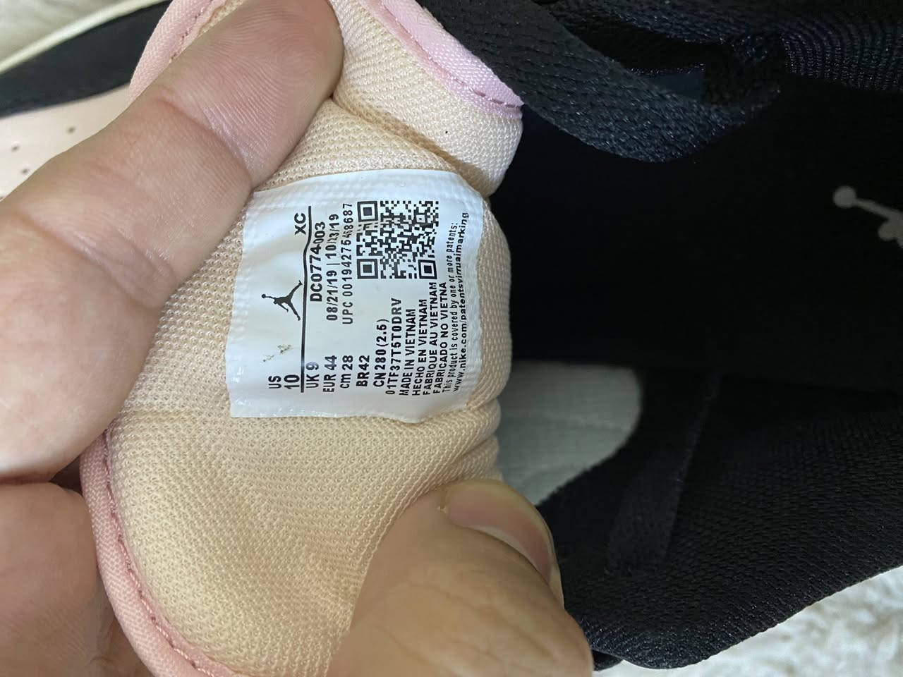 حذاء Nike Jordan
لون أسود ويا وردي

مختم من الداخل وعليه شعار جوردن

صناعة فيتنام

قياس44

السعر 25  فقططط 😱😱🔥🔥


**إذا كنت صاحب هذا الإعلان وتريد حذفه لأي سبب، رجاءا أرسل رسالة إلى الدعم الفني**