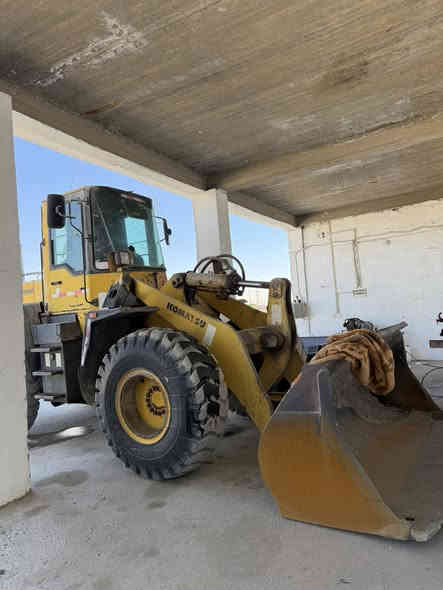 السلام عليكم  
كوماتسو 2001 حجم 320 
شفل جاهز للعمل مابي اي نقص 
بدون ارقام 
العنوان صلاح الدين بيجي 
السعر 180$
***********
***********
