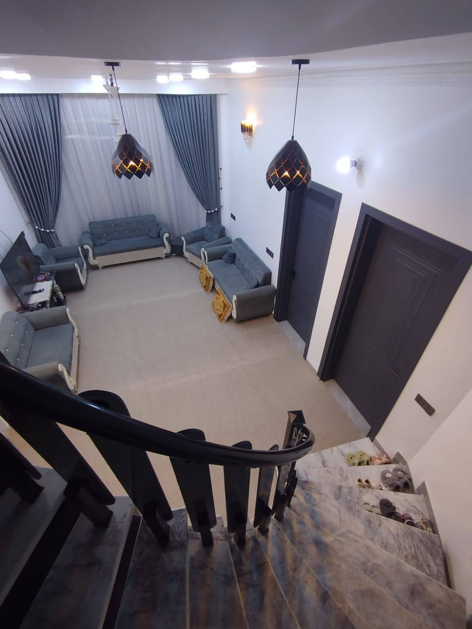 سلام عليكم بيت للبيع على طريق السنيه المساحة 250م البناء طابوق كونكريت غير متواجد على فيس للاستفسار على ***********
