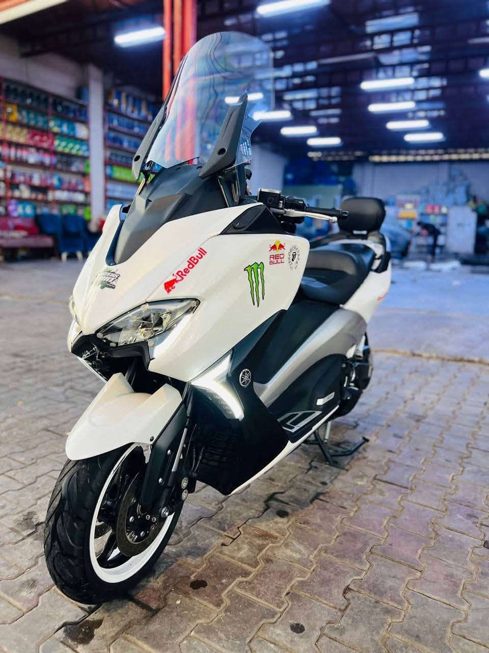 تيماكس DX قطعه مميزه بحاله الوكاله لون نادر طالعه من ماهر الكناني مزادها موجود بالمزاد ماشيه 3700km وحاليا 6000km  يعني ماشيه اقل 3 الاف بالعراق دراجه جديده كلش وبرغي مملعوب بيها حته دسكات بعدهن بلادي كلشي بيها بلادي ودراجه اجه بيه منضومه كامرات ودواسات ريزوما وقباقه مكينه ريزوما وقباقه عنابير ريزوما  وبيه بعد نواعم شواحن تليفون ثنين بلاديات بيه هواي شغلات حلوه مواصفات DX  معروفه تراكشن مثبت سرعه تدفئه كشن ويدات وجامه كهربائيه ودراجه سعرها 73 بيها مجال بسيط مكاني كربلاء شراي يتصل ***********
