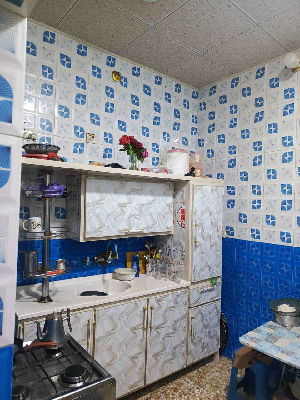 سلام عليكم دار للبيع المساحه 50 متر طابقين سند 25 
بناء حديث كله طابوك درجه اولى نضيف كلش 
غرفتين نوم فوك وصحيات 
استقبال ومطبخ وصاله ومنور وصحيات جوه 
عنوانه كربلاء معملجي ملحق الزيتون خامس البيت يبعد عن الشارع  الاستفسار اتصال ***********
