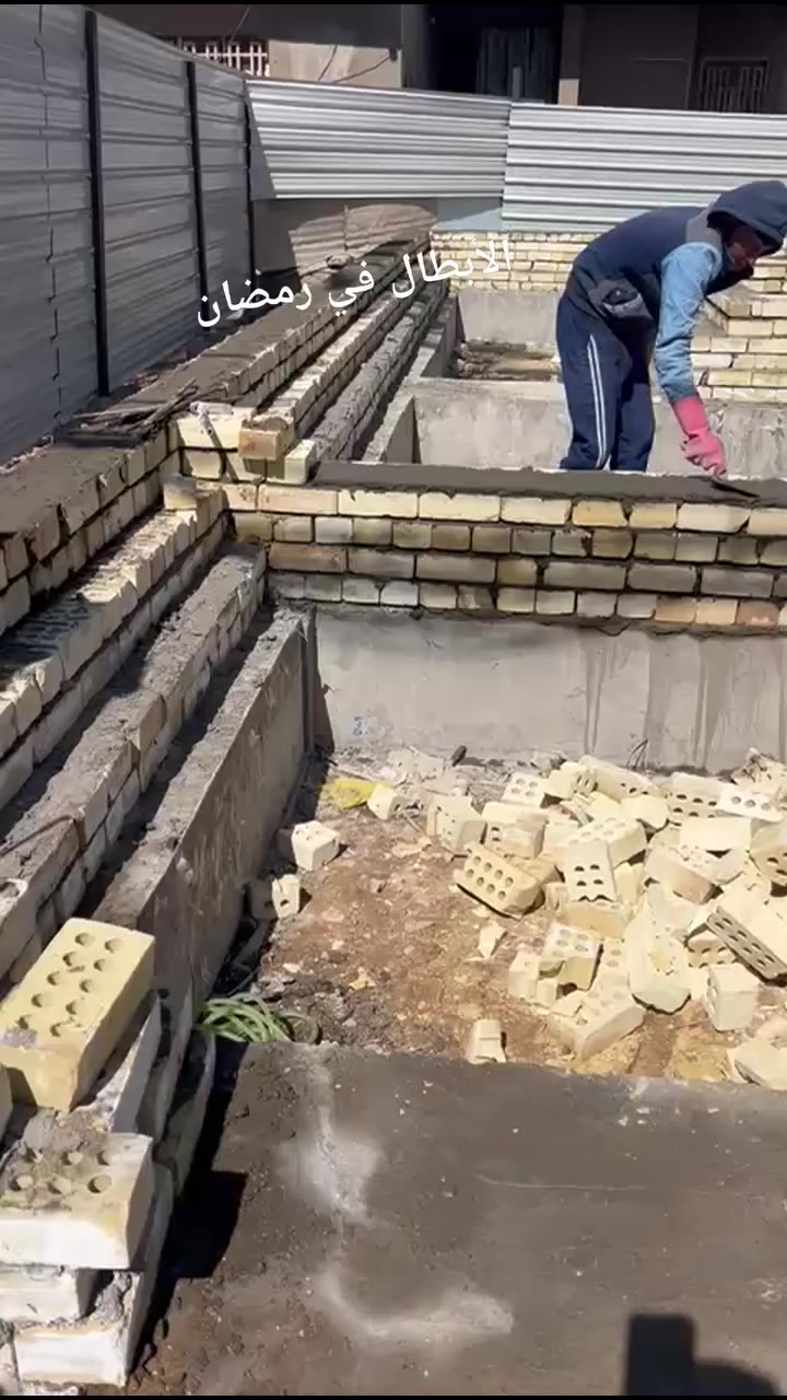 🎯 الفرق بين المواد الغالية والرخيصة بالبناء
❌ المواد الرخيصة
جودة أقل
عمرها قصير
تتأثر بسرعة (حرارة، رطوبة، ضغط)
تحتاج صيانة بسرعة
👉 مثال:
صبغ يرخص = يتقشر بسرعة
حديد ضعيف = مشاكل بالهيكل
طابوق رديء = تشققات
👉 النتيجة:
تدفع أقل بالبداية… بس بعدين تدفع أكثر 💸
✅ المواد الغالية
جودة أعلى
تعيش سنوات أطول
تتحمل الظروف (حر، مطر، رطوبة)
تعطيك شكل أحلى + أمان أكثر
👉 مثال:
عزل زين = ماكو رطوبة
حديد مضبوط = أمان للبيت
صبغ نوعية = يبقى سنوات
👉 النتيجة:
تدفع أكثر بالبداية… بس ترتاح وما تصرف بعدين 👌
للتواصل مع الاداره 
*********** ☎️
*********** ☎️
