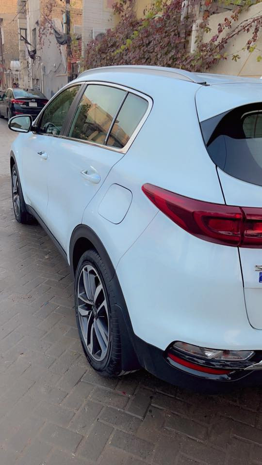 السلام عليكم ورحمة الله
سبورتج 2020 خليجي 
مشروع وطني وين متحب حول 
السيارة جديدة وجاهزة
#المواصفات
حجم المحرك 2000 دوش 
ماشيه 80 الف حقيقي  قابل للزيادة 
بدون صبغ بدون بارد بدون تبديل 
مود درايڤ ( ثلاثه انظمه قيادة )
شاشة + كامرة دواره 
حساس امامي خلفي 
تبريد قطعتين 
مري قابله للطي + اشاير بل مري
مقاعد جلد + مخمل
السيارة جاهزه مجهزه 
السعر 205 ومجالها بسيط 
وبل عافيه عل ياخذها
***********
