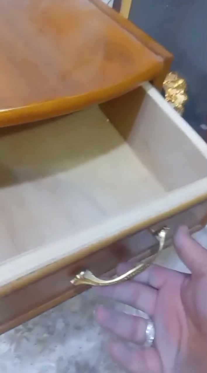 السلام. عليكم
غرفه مستعمله شهرين بس نضيفه حيل
التواصل مع الرقم
***********
العنوان بغداد
