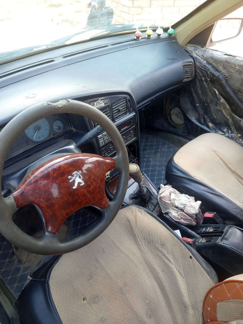بيجو باص موديل 15

سيارة مكينه وكير كفالة 

حدادية جديده 

مصفره هيه وغرمات تحويل شوكت مايعجبك 

سعر 23وبيهه مجال 

***********
