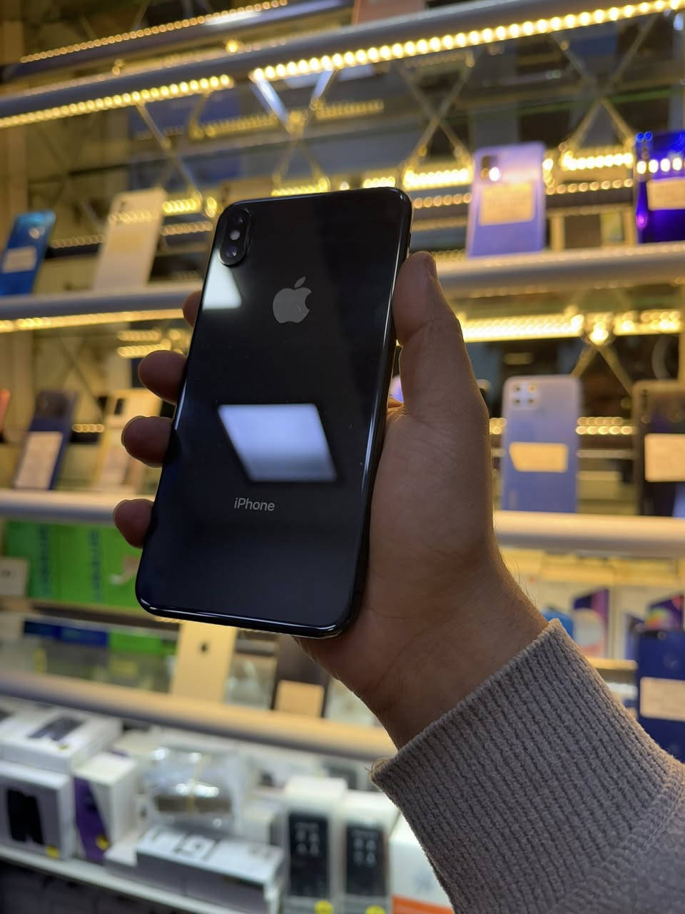 #ايفون_مستخدم

💙Iphone Xs max 💙

🔴 ذاكرة 256 GB 

🔴 نموذج M  

🔴 بطارية 72 ‎%‎ 🔋 

🔴 السعرر 🔥175 الف فقط ✅🔥

🔴 مستبدل شاشة . فيس ايدي واكف

 توصيل كل العراق 5 الاف🚚 

متوفر لدى مركز دكتور فون - Doctor Phone  عنه لصيانة الموبايل 
 
 بيع او مراوس 🔃
~~~~~~~~~~~~~~~~~~~~~~~~~~~~~~~~~~~~~~~
                                 📍 العنوان 📍

🛡️ الأنبار . قضاء عنه . الفرع المقابل لمستشفى عنه العام 🛡️

☎️ *********** ☎️
