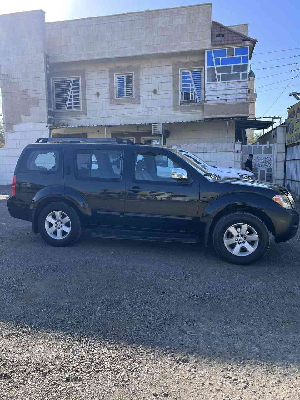 السلام عليكم  
نيسان باثفندر 2008
رقم بغداد هزة جديدة لل28
ما بيه حادث 
بيه صبغ بنيد اثر جراد وبالداير مال جاملغ اثر طخه هنا 
مكينة 4000 v6
كير ومكينة كفالة 
باتري جديد 
تايرات ياباني 
صدر امامي خلفي جديد
السعر 100وبيه مجال للطيبين 
مكانه بغداد حي العدل 
رقم الهاتف ***********
