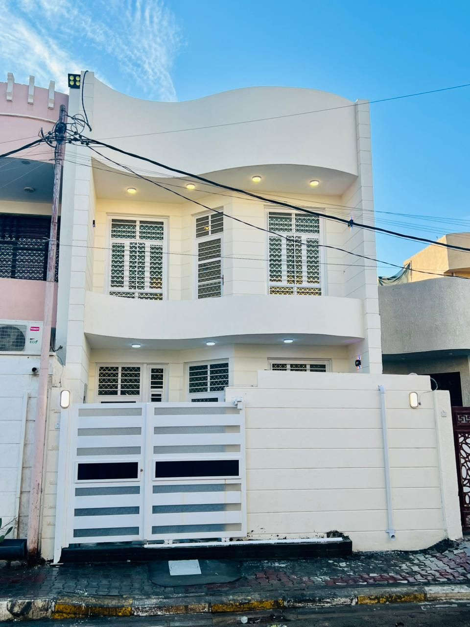 سلام عليكم مشتمل اللبيع ع السبيس ١٢٥متر طابو صرف منطقت ابي طالب الاستفسار عله الرقم *********** ***********
