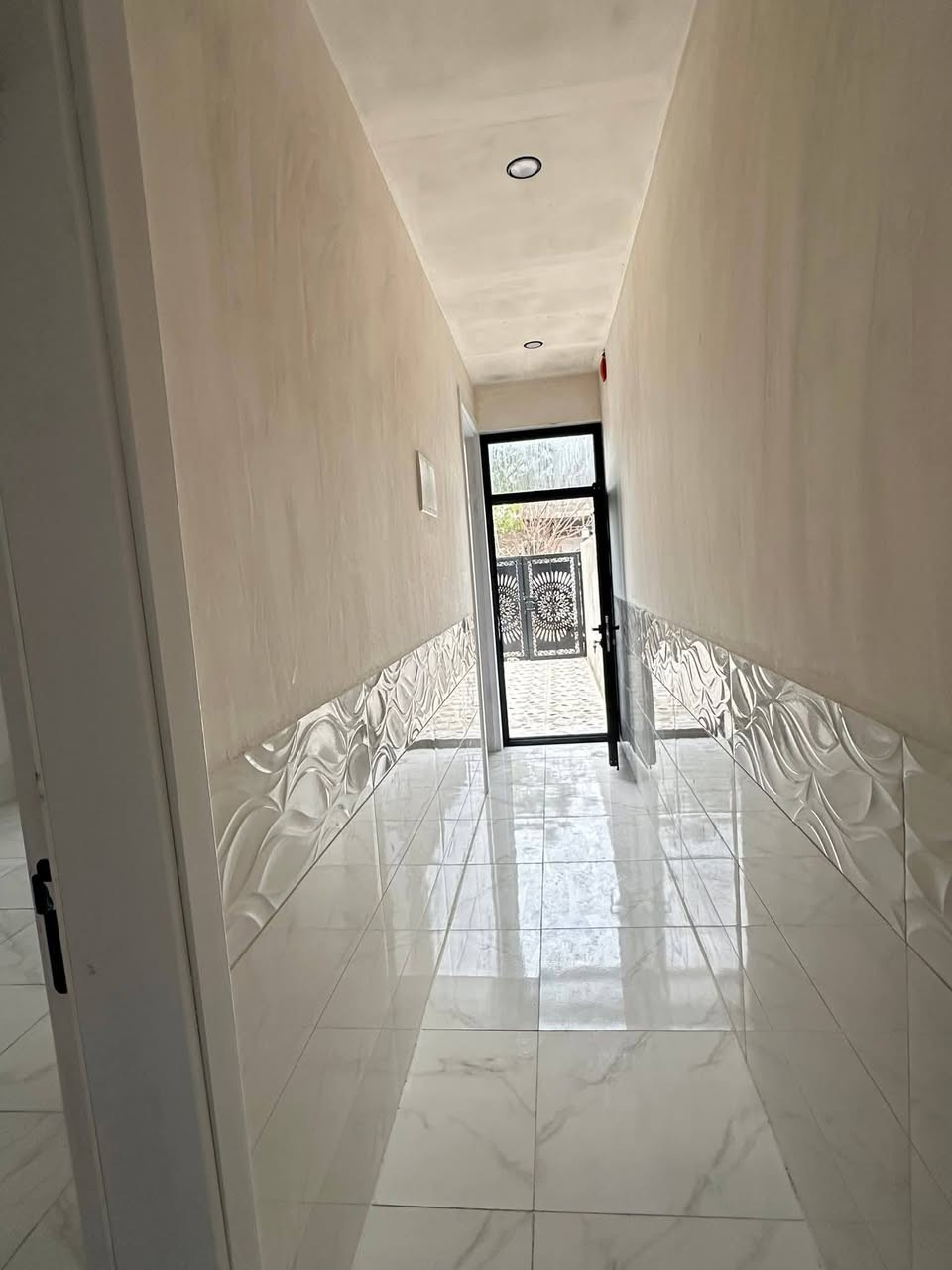 سلام عليكم

#خانووی_مۆدێرن بۆ فرۆشتن ⛪💒
ناونیشان 📍کەلار _ ناحیەی ڕزگاری (سموود) 

◼️ گەڕەکی نەورۆز ئەنفالە کۆنەکان 🌃🌆
◼️ تەنیشت جادە دووسایدە قیرەکە 🛣️🏙️
◼️ ڕووبەری 5 بە 20 = 100 مەترە 📏📐
◼️ ڕێگەپێدانە بە مەرجی وەکالە عامە ✅
◼️ کامل ژوورەکانی مەترو بیست کاشییە ✅
◼️ ڕووی لە خۆری ئێوارەیە 🌄 تەنیشت قیرەکەیە 🛣️
◼️ خاوەن ماڵ بۆ خۆی کردویتی ✅

🔴 ژوورەکانی ئەم خانووە پێکهاتووە لە ⬇️

🔶 میوان 🪑🚪
🔶 مساعد مطبخ 🍽️🫖
🔶 هۆڵێک 🖼️
🔶 ژوورێکی نوستن 🛋️🛏️
🔶 ڕۆشنایی 🪟
🔶 مشتەمەلات 🛁🚿

بۆ زانینی نرخ 💵 تەنها خاڵێک لە کۆمێنت دانێ ڕاستەوخۆ بە نامە نرخەکەیت پێ دەگات یان پەیوەندی بکەن بەم ژمارانەوە 📲📞📳

***********📞✅

***********📞✅

دەتوانن سەردانی
#نوسینگەی_ئەیوب_لە_سموود بکەن 

ناونیشانی نوسینگە ◀️ ڕزگاری جادەی نێو بازاڕ 🛣️
🔴 سەرووی شارەوانی سموود. 🌆🏣
🔴 تەنیشت شیرینی خانەی زانا🍹🏢

ئێوەی بەڕێزیش هەر موڵکێکتان هەبوو بۆ فرۆشتن یان ویستان بیکڕن دەتوانن ڕەسم و زانیارییەکانتان بنێرن بۆ ژمارە ڤایبەری 📳✅ ***********
