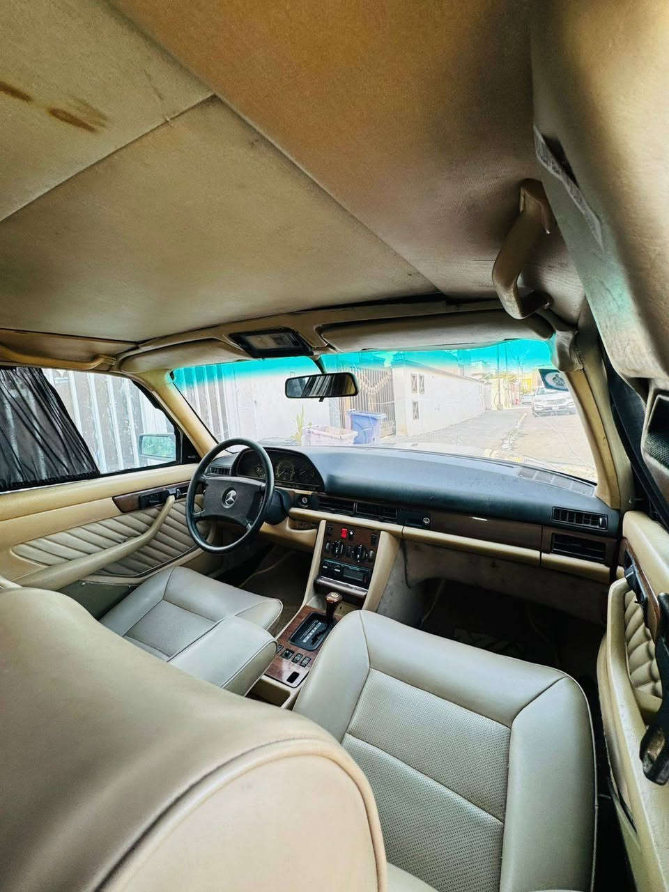 السلام عليكم للبيع فقط مارسدس رئاسي موديل 87
سياره جديده جاهزه من كلشي ربع ماذب عليه 
باتري جديد حداديه جديده تبريد شغال ثلج 
تخم تاير جديد سماعات بلادي مجسم صوت 
صبغ عام جماليه بدون ضربه بدون خياس 
السعر 95 وبيه مجال الشراي يتصل وبي خير ويدلل 
***********
مكان السياره نجف الاشرف
