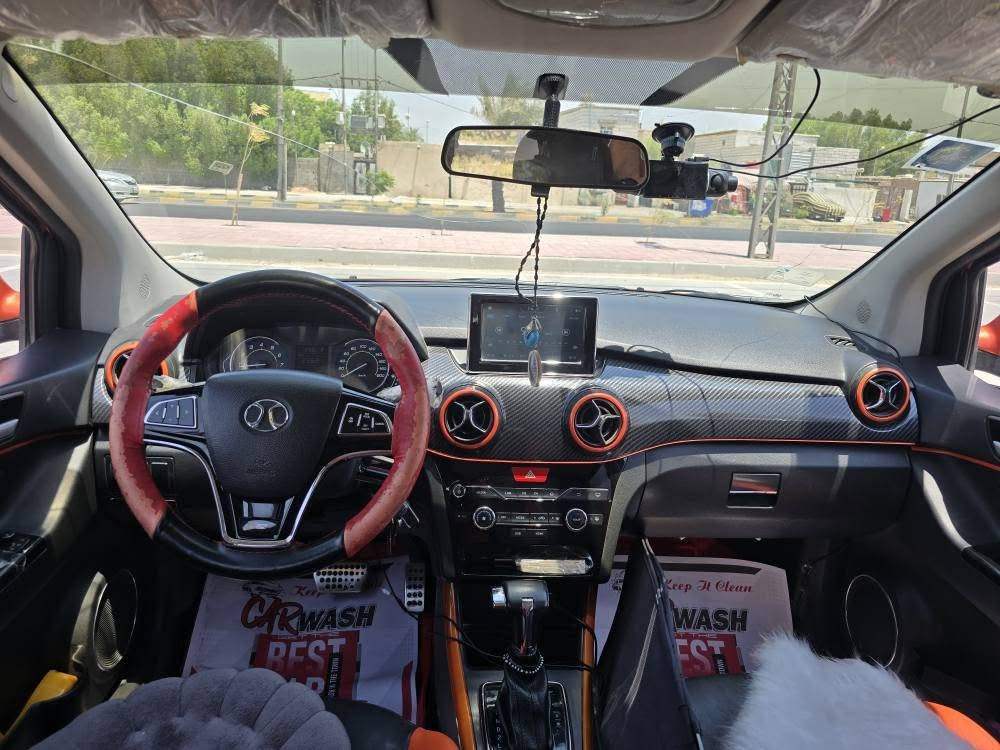 سيارة BAIC X25 موديل2020
 رقم بغداد انكليزي 
ماشيه 100 الف قابل لزيادة
محرك 1500 
مكينة وگير ياباني مكفولات 
شاشة لمس 
حساسات خلفية
تحكم بالستيرن (وضعتين)
إشارات بالمرايا
مثبت سرعة
تبريد فول
كشنات جلد
عليها ادامة 
سيارة جاهزة من كلشي ترايها وين ميعجبك 
عليها منظومة غاز ايطالي التفويله تمشيك شهر ب١٠ الاف
السعر 74 
مكاني نجف
للبيع او المراوس
*********** النجف, العراق
