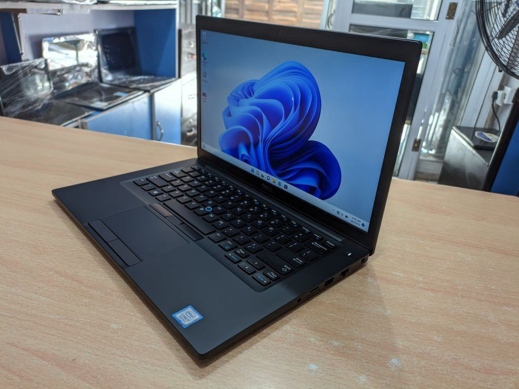 لابتوب Dell Latitude 7490

•  Intel Core i5-8250U / (الجيل الثامن)المعالج

• الذاكرة (RAM): DDR4 بسرعة 2400 ميجاهرتز، بسعة 8 جيجابايت .

• التخزين: SSD M.2  GB256 .

• الشاشة: 14 بوصة FHD (1920x1080)، مضادة للانعكاس.

• الجرافيك: Intel UHD Graphics 620.

• المنافذ: 3x USB 3.1، منفذ USB Type-C (يدعم DisplayPort)، HDMI، قارئ بطاقات SD، منفذ شبكة RJ-45.

للتواصل خاص او عالرقم ***********
