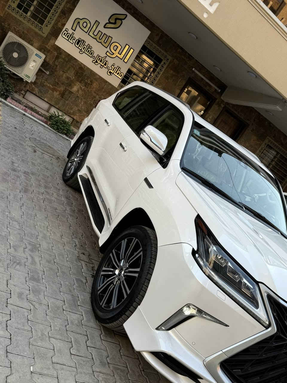 لكزز 2019 رقم بغداد باسمي

خليجي مكفوله كفاله عامه ماشيه 58 الف 

بريم اصل وشرط حتى السبير منازل

بصمه تشغيل عن بعد فتحه سقف سلايت

جكات زراكات كشنات تدفئه وتبريد ثلاجه

اربع كامرات فور ويل حساسات رادارات هواااي مواصفات 

ارضياتها ممفتوحات بعدهن بلجيس وبصمه ثانيه هم

***********

مكان السياره بغداد
