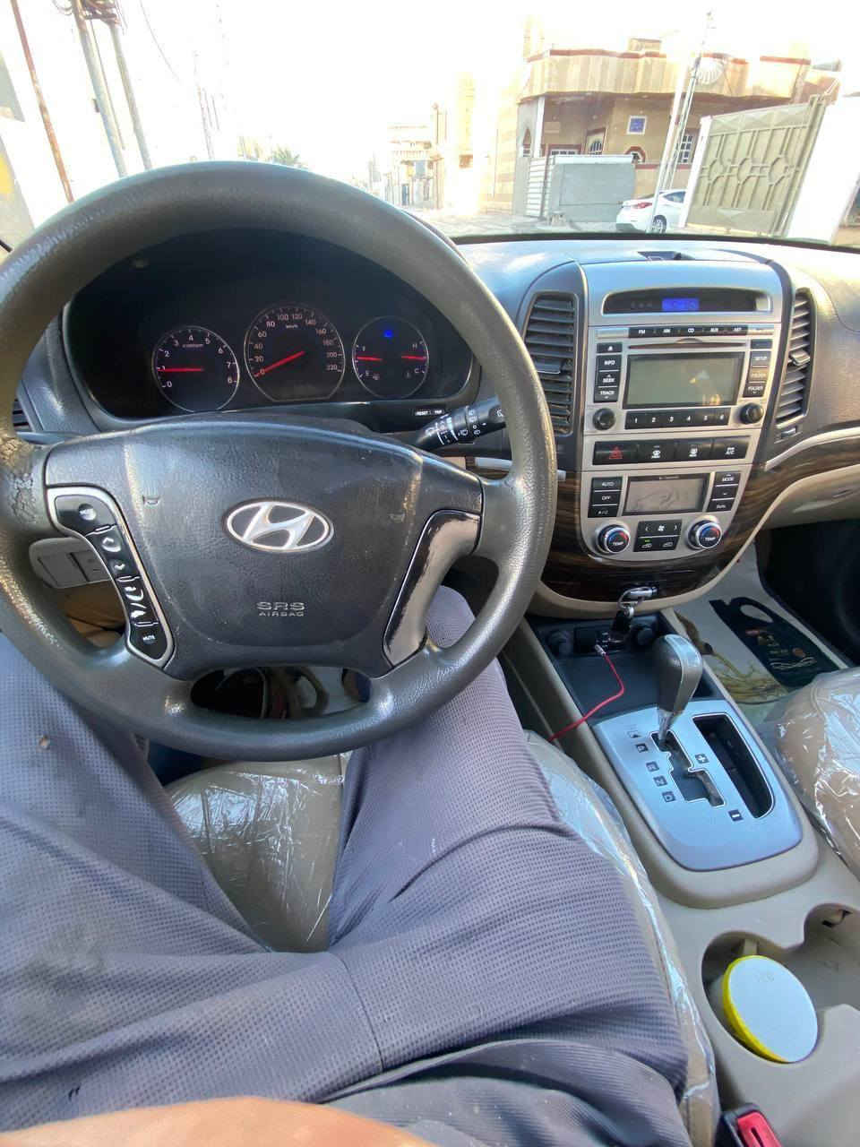 السلام عليكم سنتافي ٢٠١١ خليجي رقم بغداد فوال مواصفات ٦سلندر ٧ راكب السياره فوال فوال فتحه بلقمار ثلاث بصمات  بيه بنيد وجاملغ مبدال اصلي نفس لون وصبغ قطعتين يعني ٤ قطع   ترهم مروس بأقل منه   سعرها ١٤٠. رقم ***********
