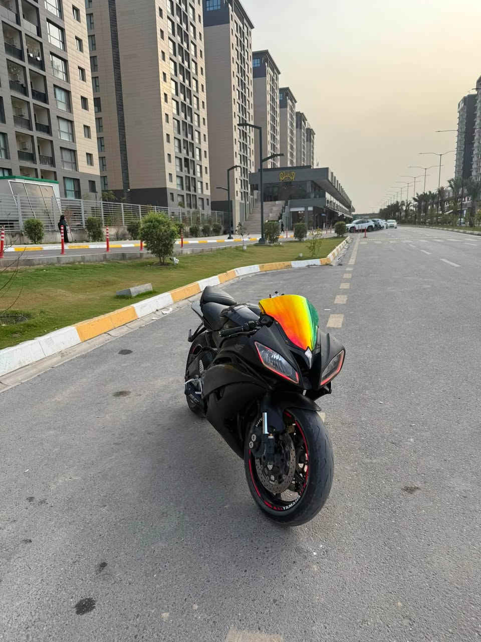 �
🏍️ Yamaha R6 موديل 2015

📌 المواصفات

* محرك 600cc (4 سلندر)  

* قير 6 سرعات

* تبريد ماء (راديتر)

* نظام حقن وقود (إنجكشن)

* وزن خفيف تقريباً 189 كغم  

📌 الحالة:

* مكفولة كير محرك

* محرك شغال 100%

سعر:

(35قابل للتفاوض)

📌 الموقع:

(بغداد حي الحسين)

📞 للتواصل: ***********

