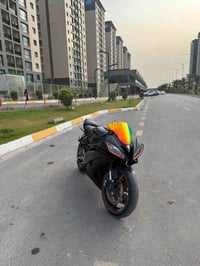� 🏍️ Yamaha R6 موديل 2015  📌 المواصفات  * محرك 600cc (4 سلندر)    * قي...