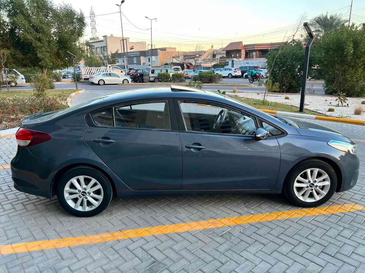 سلام عليكم كيا سيراتو موديل 18محرك 1600 بيها قطعتين صبغ جاملغ خلفي وباب خلفي وقبق صندوك مبدل نفس اللون كير محرك تبريد كله تمام رايدها 115 وبيها مجال مكاني بغداد حي الجهاد ‭***********‬
