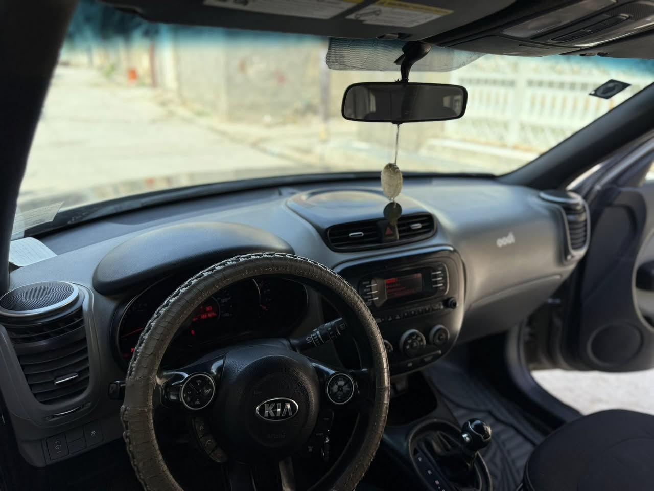 السلام عليكم كيا صول موديل ٢٠١٤ وارد امريكي مكينه ٢٠٠٠ مكينه وكير كفاله عامه تخم تاير باتري جديد اربع دسك كارتون بيه صبغ صفحه السايق ٣قطع تعال وشوف بنفسك السياره ماشيه ٩٢٠٠٠الف السعر ٨٩ ورقه  
عنواني بابل الحمزه الغربي 

‭0780 425 0873‬
