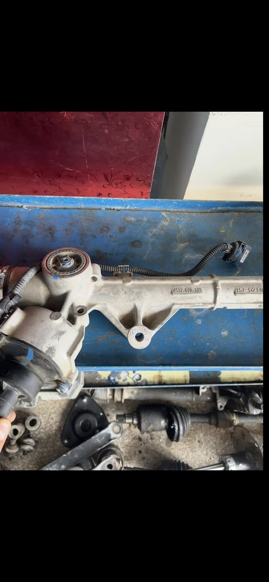 غراض كمارو 2016/2017/2018
مشط كمارو اصلي 100 الف 
رباط امامي 50  الف 
درع امامي 35 الف 
عنواني بغداد المنصور الداوودي 
***********
