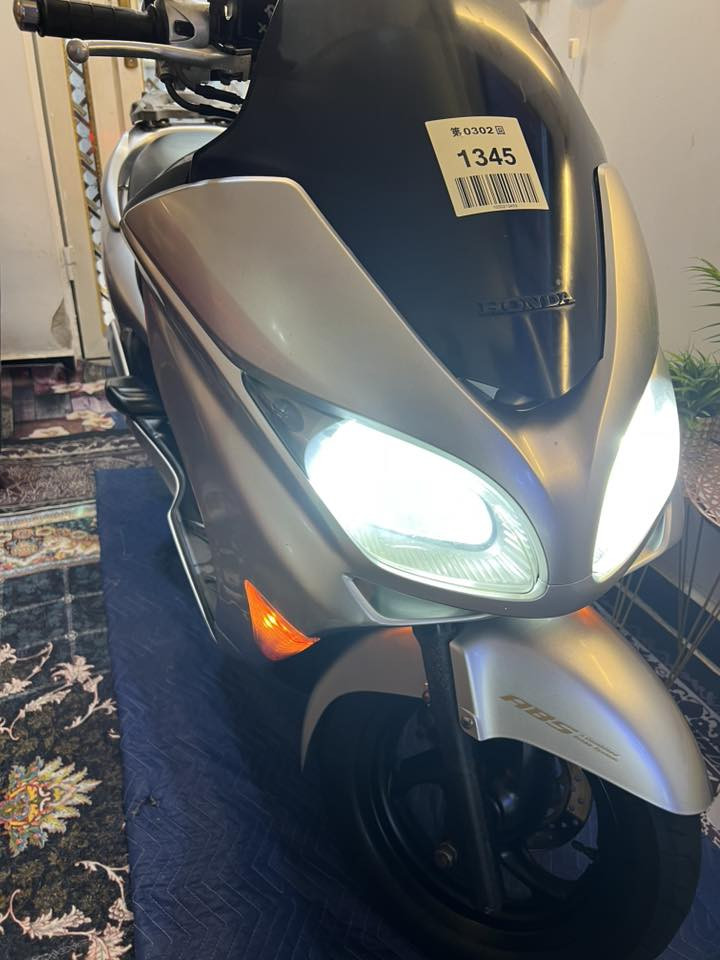 سلام عليكم فورزه 0\9 👍
مكفولة كفاله عامه مكينه كلجات خير من الله 

مواصفات 7 كير 4 تحويلات لون رصاصي مميز 

هيتر بليدات انبيتري ماشي 42سكن بغداد ***********
