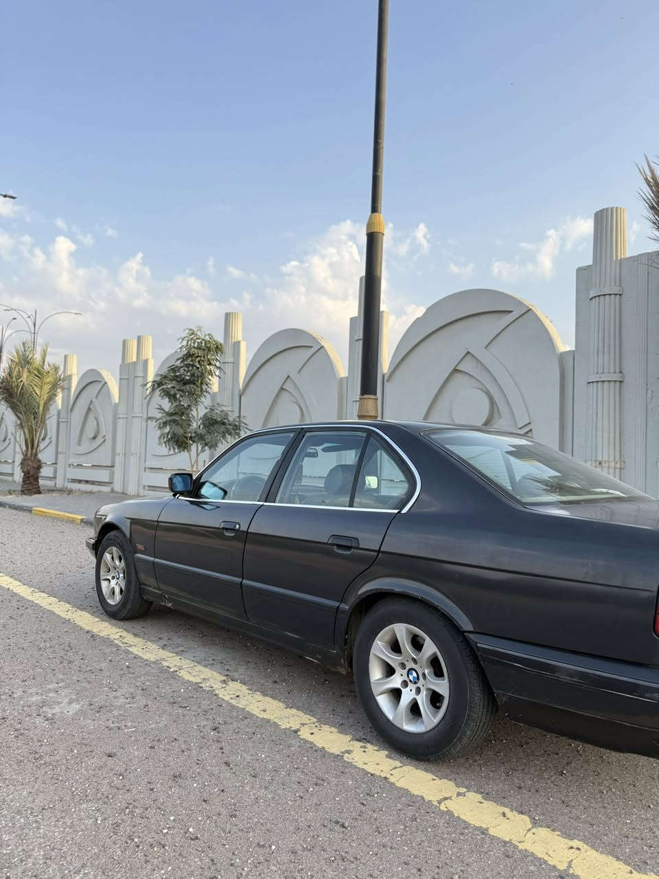 السلام عليكم BMW حجم 525 موديل 1991 اللون اسود غير محدد كير محرك 25 مفتوح كفالة من الضربة مصبوغة عام كهربائيات شغالة حدادة تايرات 80% بيها نواقص بسيطة رقم بصرة سنوية منتهية راعيها يريد تحويل السعر 42 وبيها مجال للاستفسار ***********
