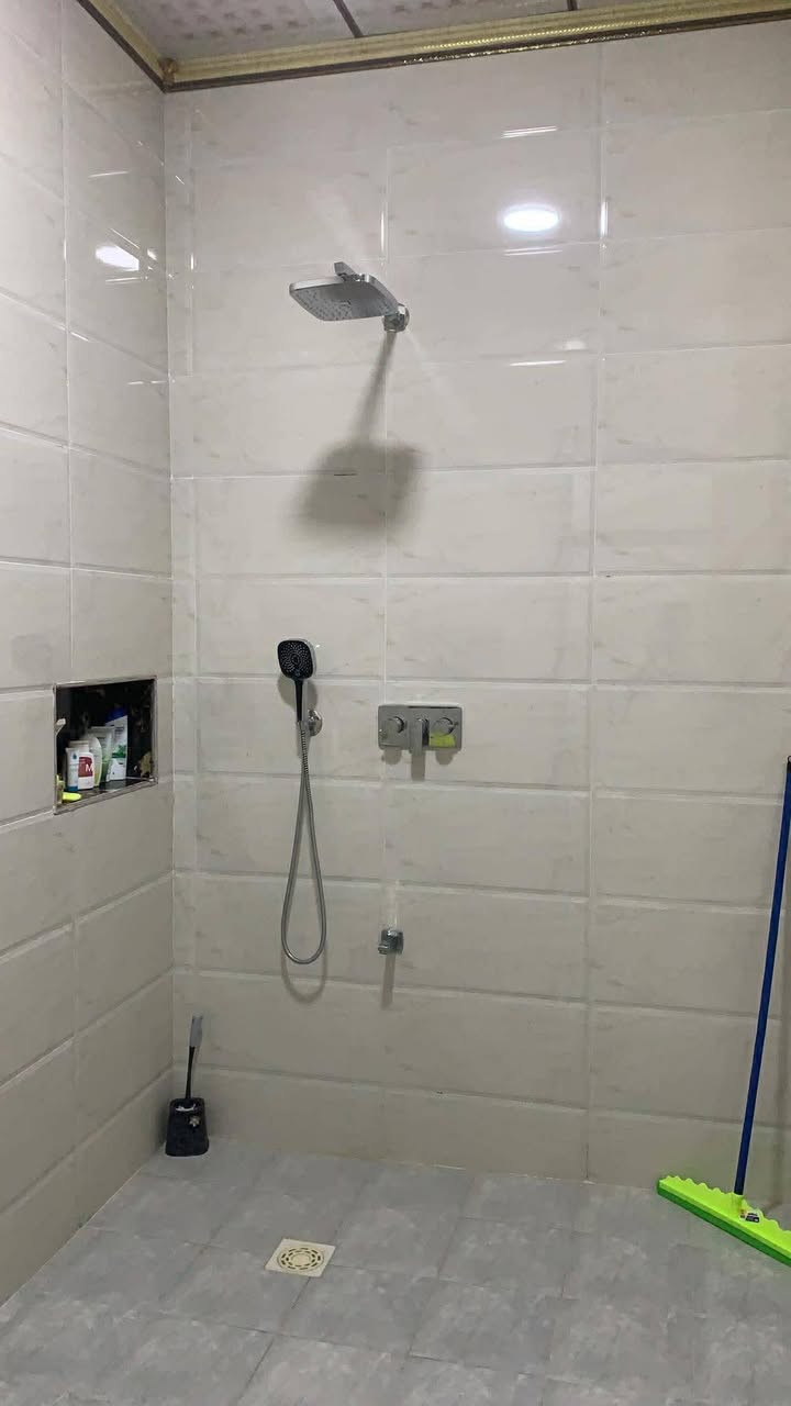 [[بسم الله الرحمن الرحيم]]
    🏡     🏘      🏚 

#يوجد_بيت_للبيع

#العنوان  الفلوجة 
#المنطقة الجغيفي الثانية// قرب شارع لكبيسات 
 
✅المساحة : 200م
⬆️ الوجة : 8م
🏞️النزال : 25م
 
مكون
غرف  4 سويت 
استقبال 
صالة 
مناور 
مطبخ حار + بارد 
صحيات 
الارضيه سيراميك 
الجدران سيراميك 

                       #بناء 🧱 : طابوك
      
       #شارع 🏞️⬆️⬆️ : 12م 

  #السعر_محدد_من_قبل_البائع 
        
    ⚖️⚖️   نوع الملك : طابو صرف زراعي تحويل مباشر 🏙 

            #السعر_الواحد💰💸: 193مليون وبي مجال

__________________________________

للأستفسار⛔🖲️ : مراجعة 
🥇#مكتب_الرافدين_للعقار 🥇
العنوان شارع المنجزات تقاطع جامع التقوئ مجاور محطة نمبر وان المركزية لغسيل السيارات 🚗🚖
__________________________________

#ملاحظة//📋📑 اذا لديك عقار تريد تعرضة للبيع او تريد تشتري عقار قم بمراسلة الصفحة او اتصال على لارقام الموجودة+ واتساب
            
         #للأتصال_او_واتساب 📞  ***********
         #للأتصال_كورك.   📞.       ‏‪***********‬‏

#بيع_وشراء_الدور_السكنية_والزراعية_العقارات_في_مدينة_الفلوجة #مكتب_الرافدين_للعقار_بيع_وشراء_العقارات_بسعر_مناسب
@#عقارات_الانبار_الفلوجة
