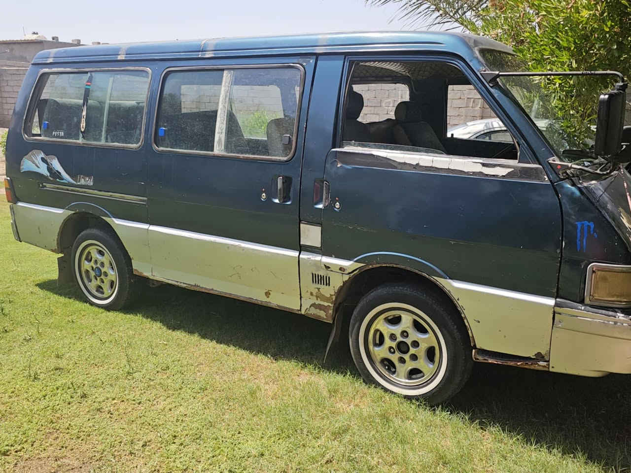 كيا بستا موديل 94 رقم بغداد سنويه ل 27 نظيفه مال شغل عنوان / بغداد ***********
